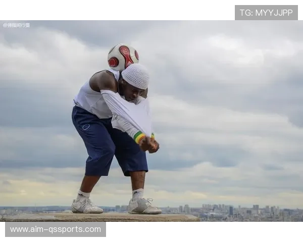 克里斯花式足球球技揭秘与训练方法探索，打造顶级球星之路